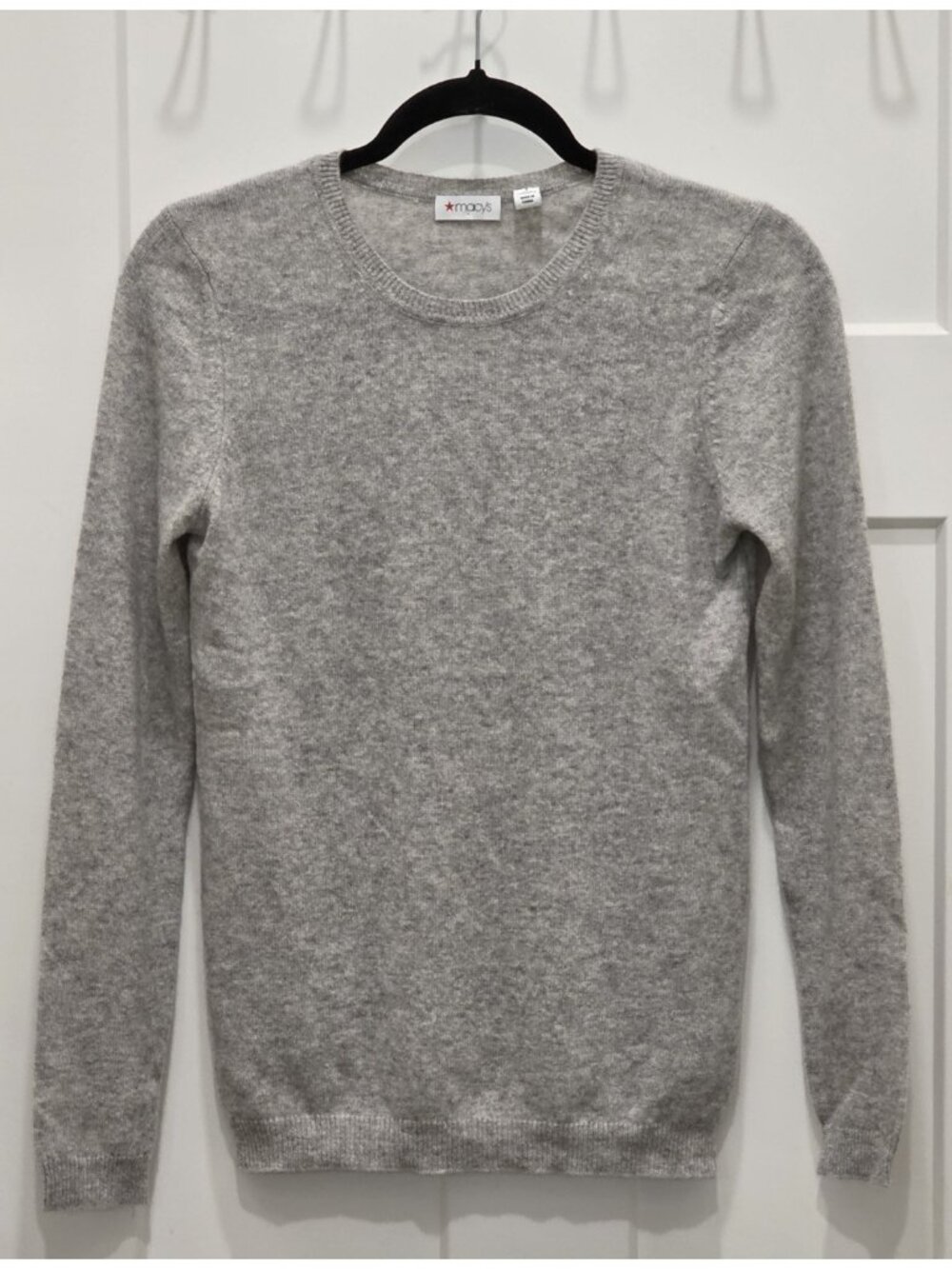 Macys  Women’s 100% cashmere sweater Small Gray Heathered Crew Neck